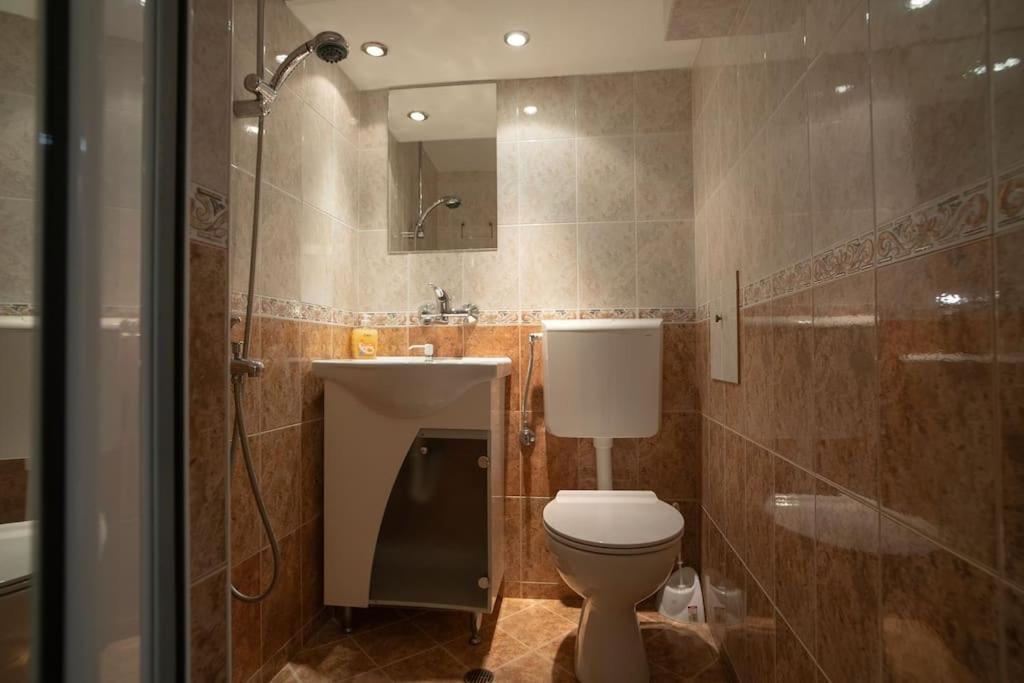 Studio With Courtyard Just Steps Away Vitosha Str Sofia Exterior foto